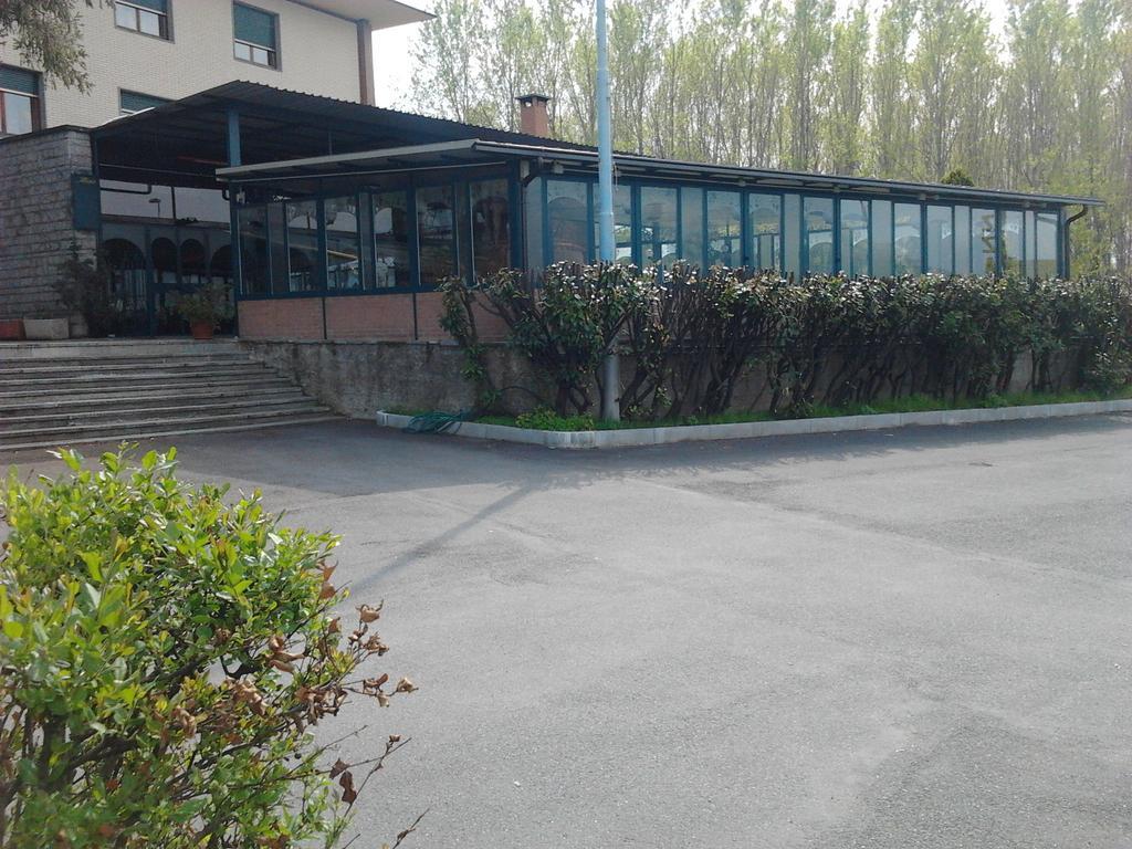 Albergo Ristorante Garden ริโวลิ ภายนอก รูปภาพ